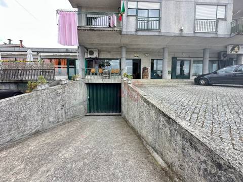 Apartamento T2 + 1 para Restauro em Caramos, Felgueiras