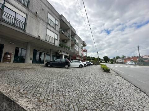 Apartamento T2 + 1 para Restauro em Caramos, Felgueiras