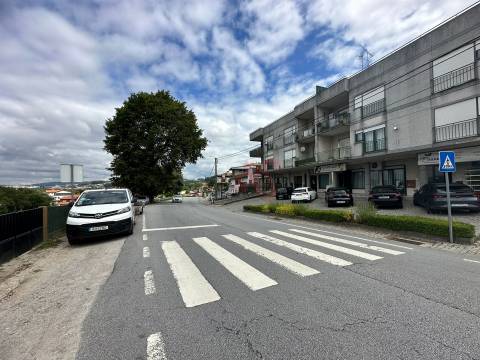 Apartamento T2 + 1 para Restauro em Caramos, Felgueiras