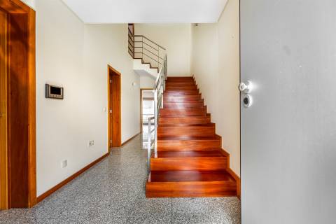 Moradia de gaveto T3 em Pousada de Saramagos, V. N. Famalicão