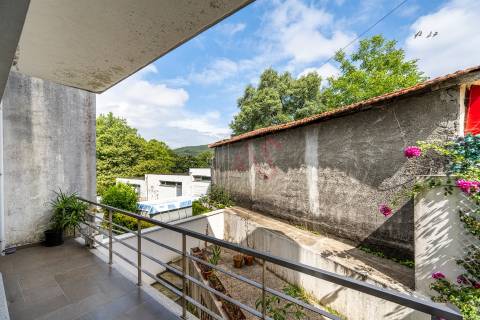 Moradia de gaveto T3 em Pousada de Saramagos, V. N. Famalicão