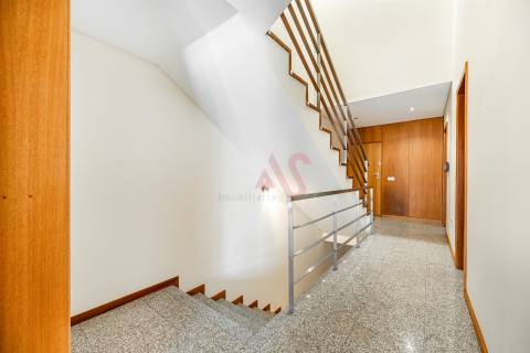 Moradia de gaveto T3 em Pousada de Saramagos, V. N. Famalicão