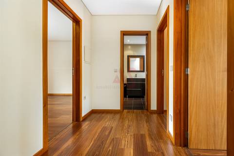 Moradia de gaveto T3 em Pousada de Saramagos, V. N. Famalicão