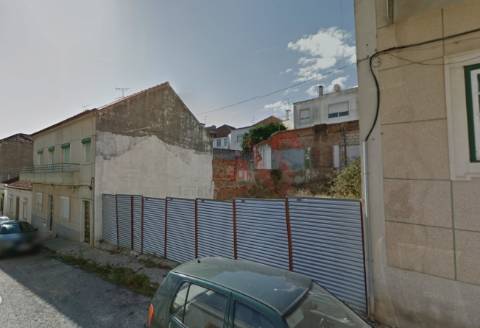 Terreno Urbano, no centro da cidade de Santarém, A 300 metros do shopping e a 100 metros da  PSP