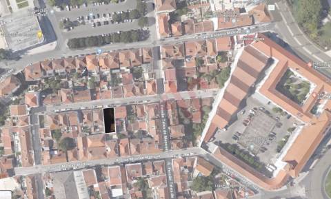 Terreno Urbano, no centro da cidade de Santarém, A 300 metros do shopping e a 100 metros da  PSP