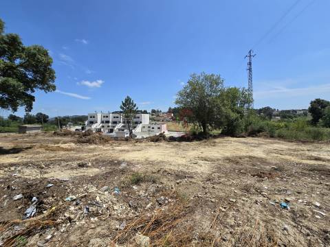 Terreno com 6725 m2  para Construção de 12 Moradias em Lustosa, Lousada