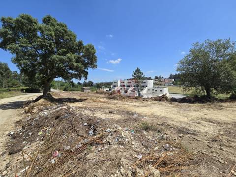 Terreno com 6725 m2  para Construção de 12 Moradias em Lustosa, Lousada
