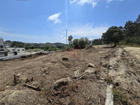 Terreno com 6725 m2  para Construção de 12 Moradias em Lustosa, Lousada