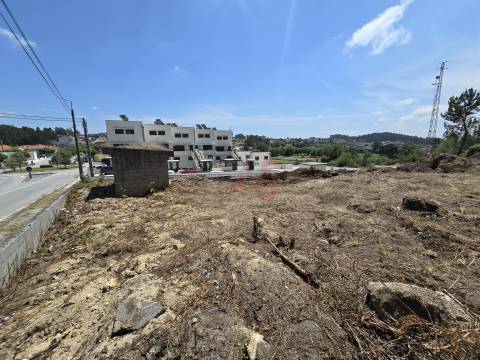 Terreno com 6725 m2  para Construção de 12 Moradias em Lustosa, Lousada