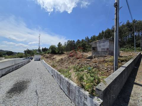 Terreno com 6725 m2  para Construção de 12 Moradias em Lustosa, Lousada