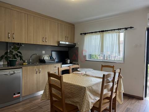 Moradia de 2 pisos inserida em terreno com 1700m2, em Santa Eulália, Vizela