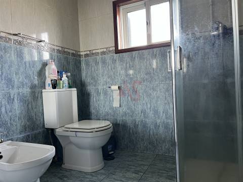 Moradia de 2 pisos inserida em terreno com 1700m2, em Santa Eulália, Vizela