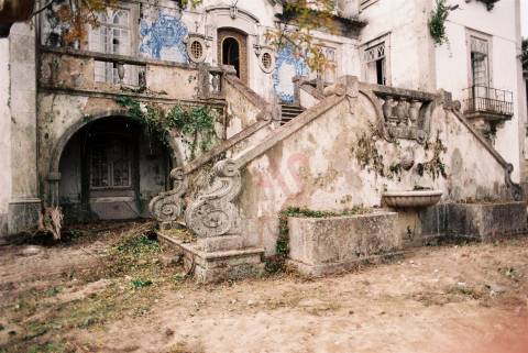 Palacete da 2.ª década do séc. XX,  com PIP aprovado para 7 apartamentos em Paredes