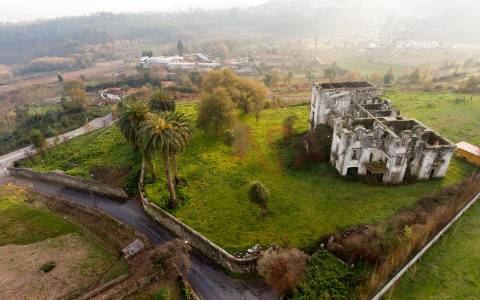 Palacete da 2.ª década do séc. XX, inserido em terreno de 10707 m2, c/ PIP APROVADO em Paredes