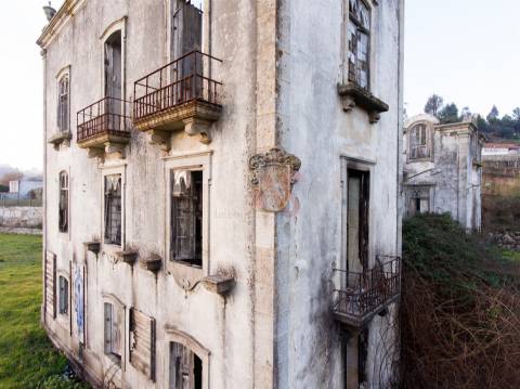 Palacete da 2.ª década do séc. XX, inserido em terreno de 10707 m2, c/ PIP APROVADO em Paredes