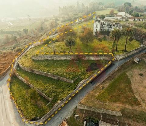 Palacete da 2.ª década do séc. XX, inserido em terreno de 10707 m2, c/ PIP APROVADO em Paredes