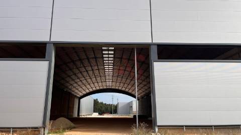 Pavilhão industrial NOVO, num só piso,  com 9 entradas para Camiões TIR , com 28.000 m2 em Águeda