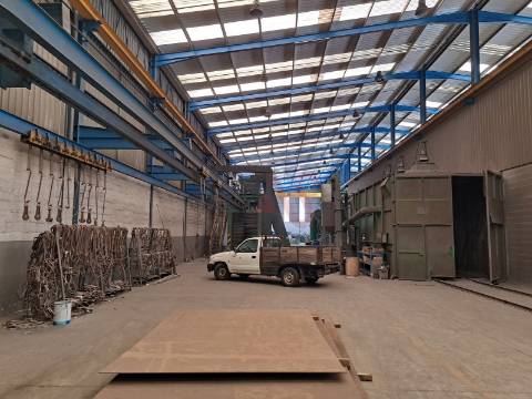 Armazém industrial com 5783 m2 em Vale de Cambra