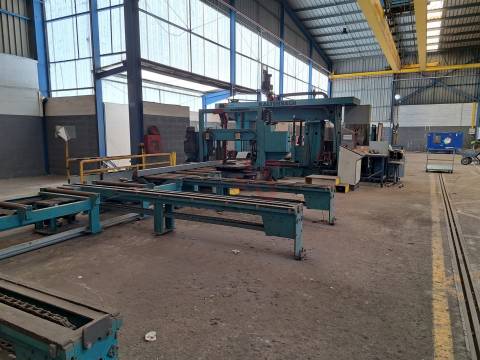 Armazém industrial com 5783 m2 em Vale de Cambra