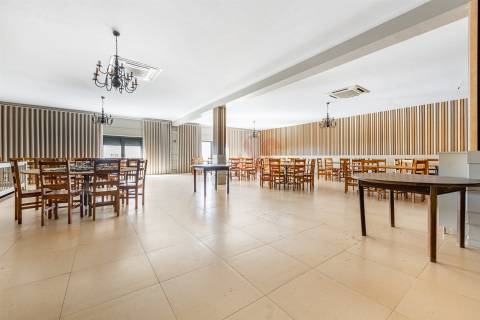 Restaurante com 305,75 m2, todo EQUIPADO em Fafe
