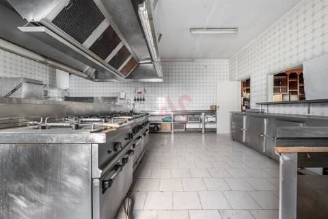 Restaurante com 305,75 m2, todo EQUIPADO em Fafe