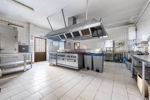 Restaurante com 305,75 m2, todo EQUIPADO em Fafe