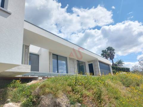 Moradia T3 nova com piscina em Souto S. Salvador, Guimarães