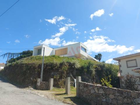 Moradia T3 nova com piscina em Souto S. Salvador, Guimarães