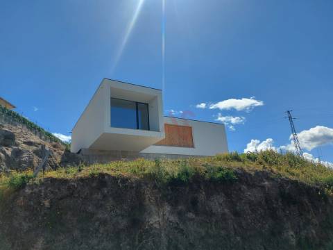 Moradia T3 nova com piscina em Souto S. Salvador, Guimarães