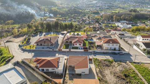 Moradia de luxo T3 com piscina aquecida em Santa Eulália, Vizela
