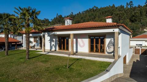 Moradia de luxo T3 com piscina aquecida em Santa Eulália, Vizela