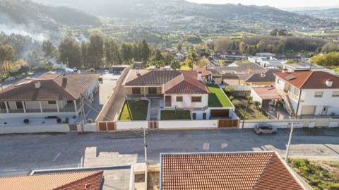 Moradia de luxo T3 com piscina aquecida em Santa Eulália, Vizela