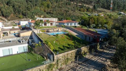 Moradia de luxo T3 com piscina aquecida em Santa Eulália, Vizela