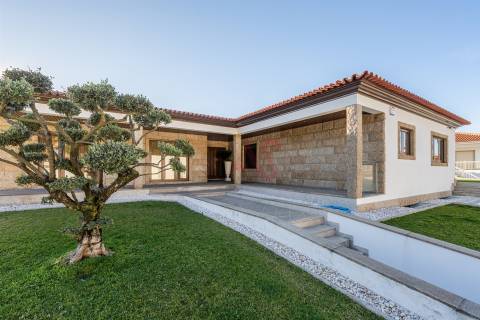 Moradia de luxo T3 com piscina aquecida em Santa Eulália, Vizela