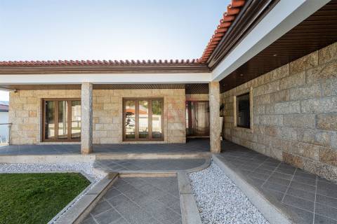 Moradia de luxo T3 com piscina aquecida em Santa Eulália, Vizela