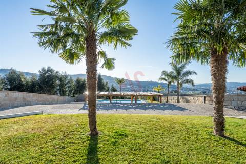 Moradia de luxo T3 com piscina aquecida em Santa Eulália, Vizela