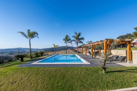 Moradia de luxo T3 com piscina aquecida em Santa Eulália, Vizela