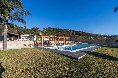 Moradia de luxo T3 com piscina aquecida em Santa Eulália, Vizela
