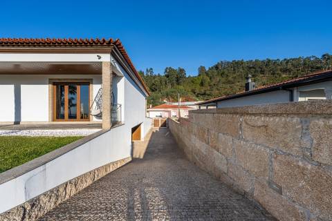 Moradia de luxo T3 com piscina aquecida em Santa Eulália, Vizela