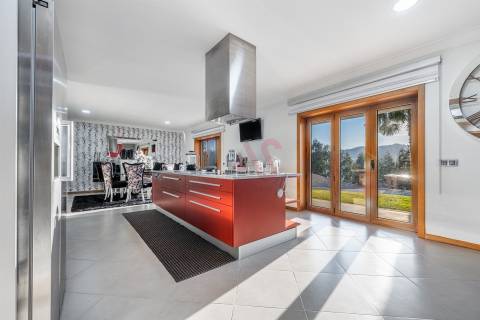 Moradia de luxo T3 com piscina aquecida em Santa Eulália, Vizela