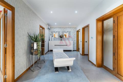 Moradia de luxo T3 com piscina aquecida em Santa Eulália, Vizela