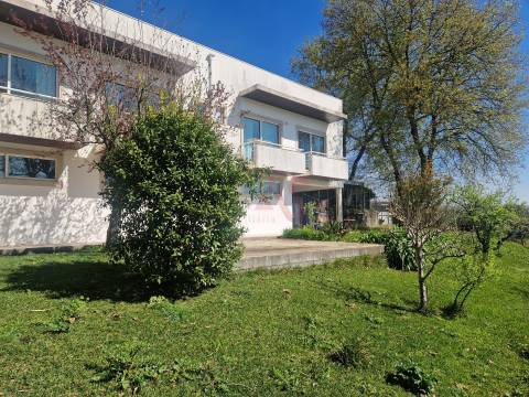 Moradia Individual T5 em Vila Nova de Sande, Guimarães