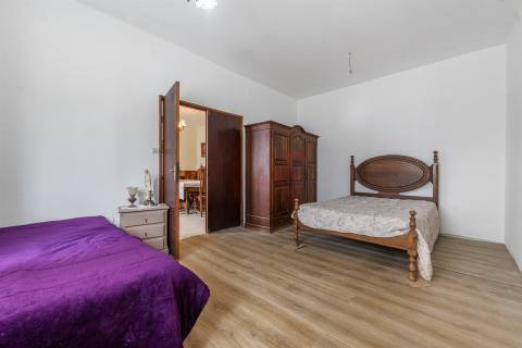 Moradia Bifamiliar T6 em Medelo, Fafe