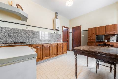 Moradia Bifamiliar T6 em Medelo, Fafe