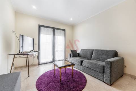 Moradia Bifamiliar T6 em Medelo, Fafe