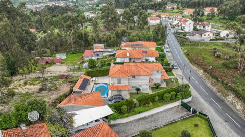 Moradia individual T5 com piscina em Medelo, Fafe