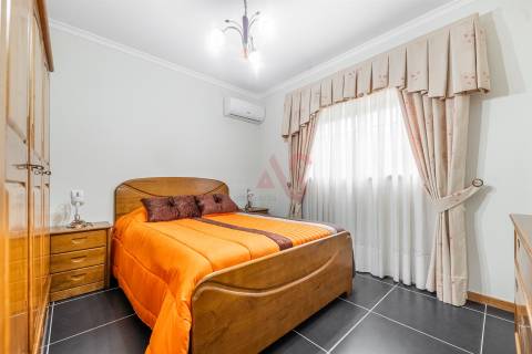 Moradia individual T5 com piscina em Medelo, Fafe