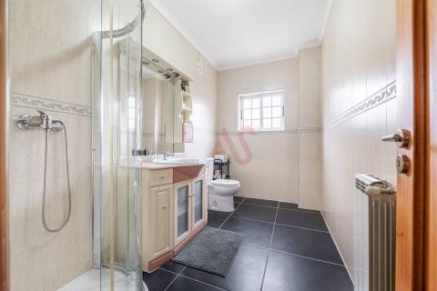 Moradia individual T5 com piscina em Medelo, Fafe