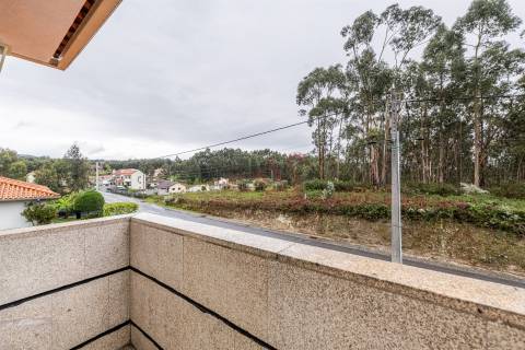 Moradia individual T5 com piscina em Medelo, Fafe