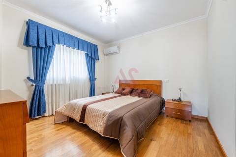 Moradia individual T5 com piscina em Medelo, Fafe